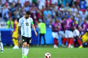  姆巴佩梅开二度，巴黎主场轻取尼斯  