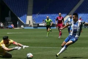  门兴格拉德巴赫定位球战术奏效，头球接力破门锁定胜局