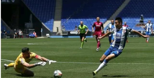  门兴格拉德巴赫定位球战术奏效，头球接力破门锁定胜局